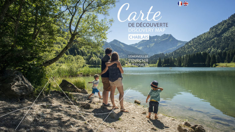 une famille au bord du lac de Vallon
