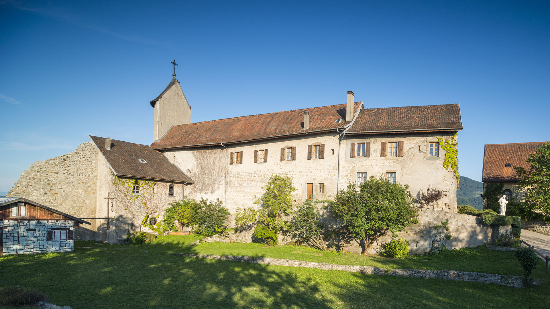 Vue sur le chateau neuf des Allinges