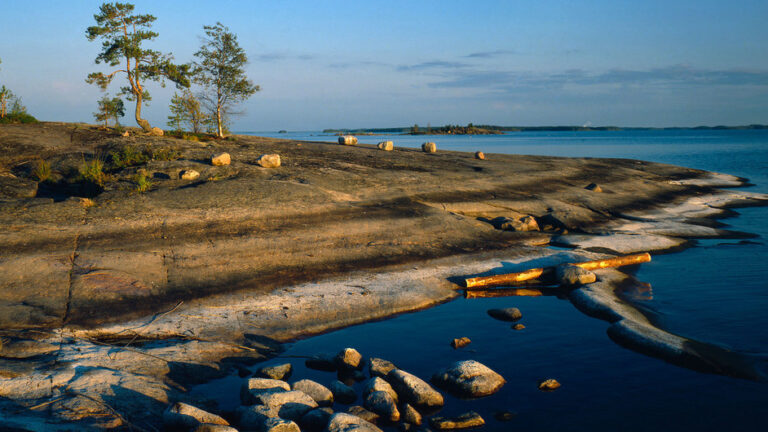 Couché de soleil sur le Lac Saimaa en Finlande