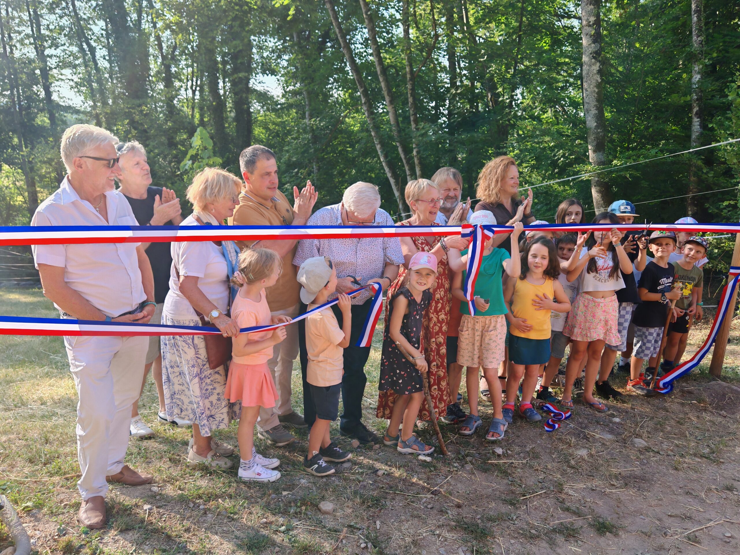 inauguration îlot de biodiversité au puisoir d'Orcier, coupure de ruban