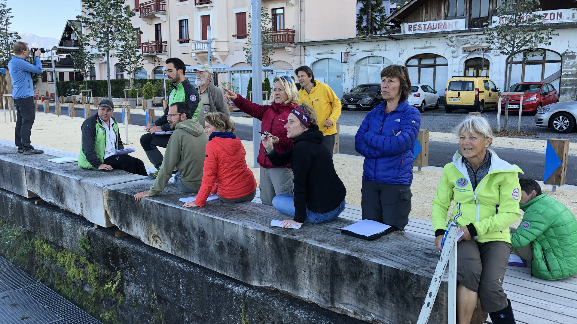 Médiateurs du Géoparc du Chablais lors d'une formation à la lecture de paysage