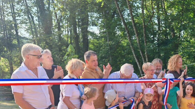 inauguration îlot de biodiversité au puisoir d'Orcier, coupure de ruban